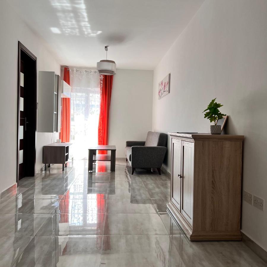 F4 Room 3, Private Room Two Single Beds Shared Bathroom Msida Exterior foto